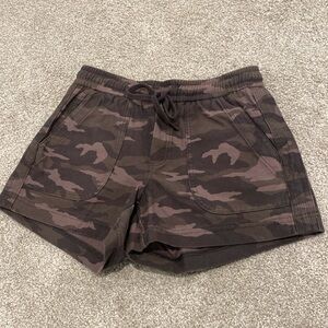 Athleta Farallon camo shorts. Great condition.